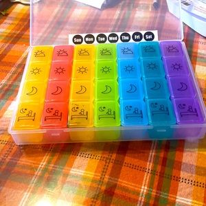 NWT weekly pill organizer